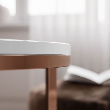 Okrągły stolik kawowy CIRI-X połysk z miedzianą podstawą