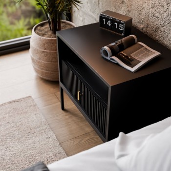 Stolik nocny MIDNIGHT z ryflowanym frontem na stelażu