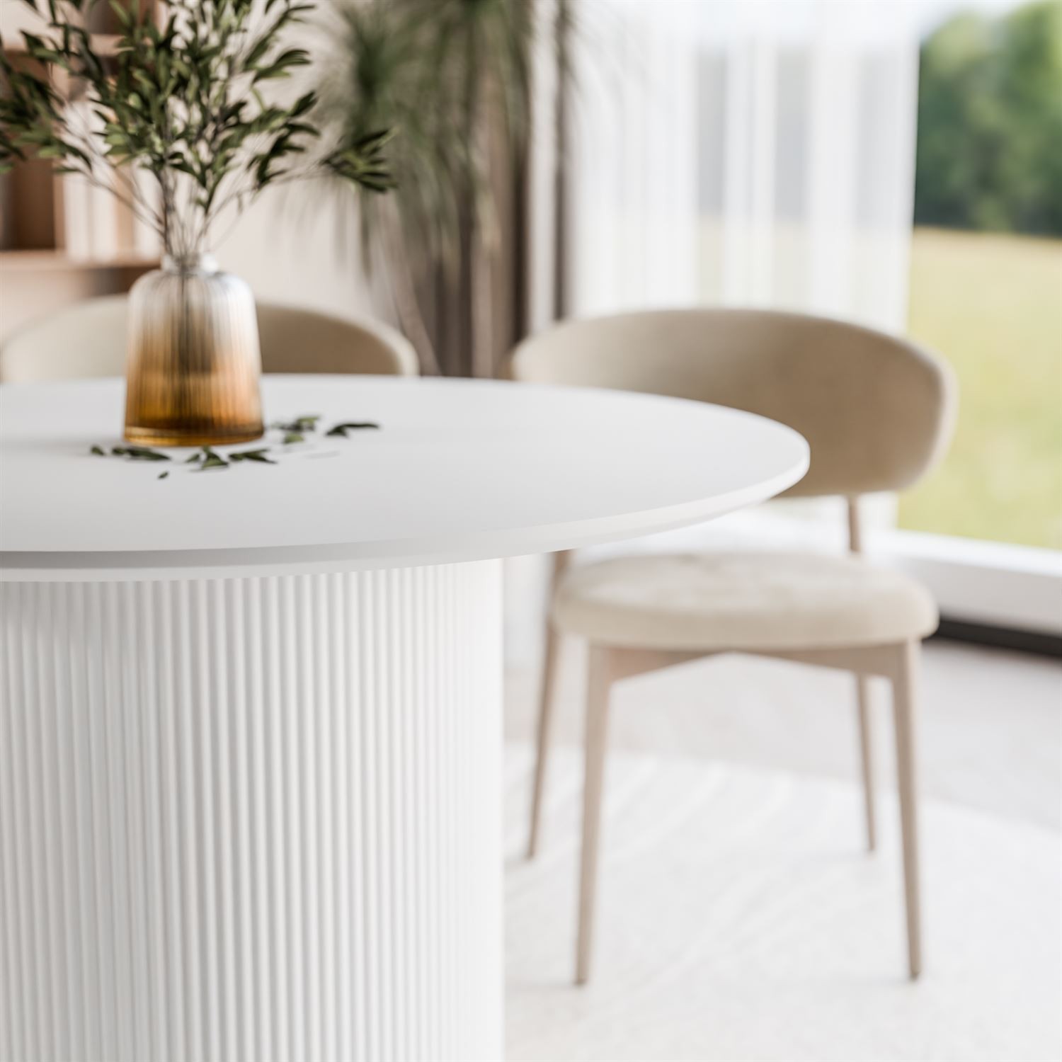Okrągły stół do jadalni OVI z ryflowaną podstawą