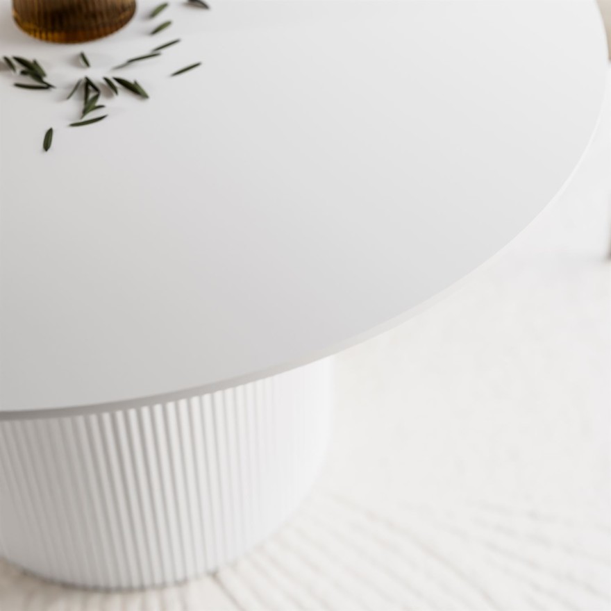 Okrągły stół do jadalni OVI z ryflowaną podstawą