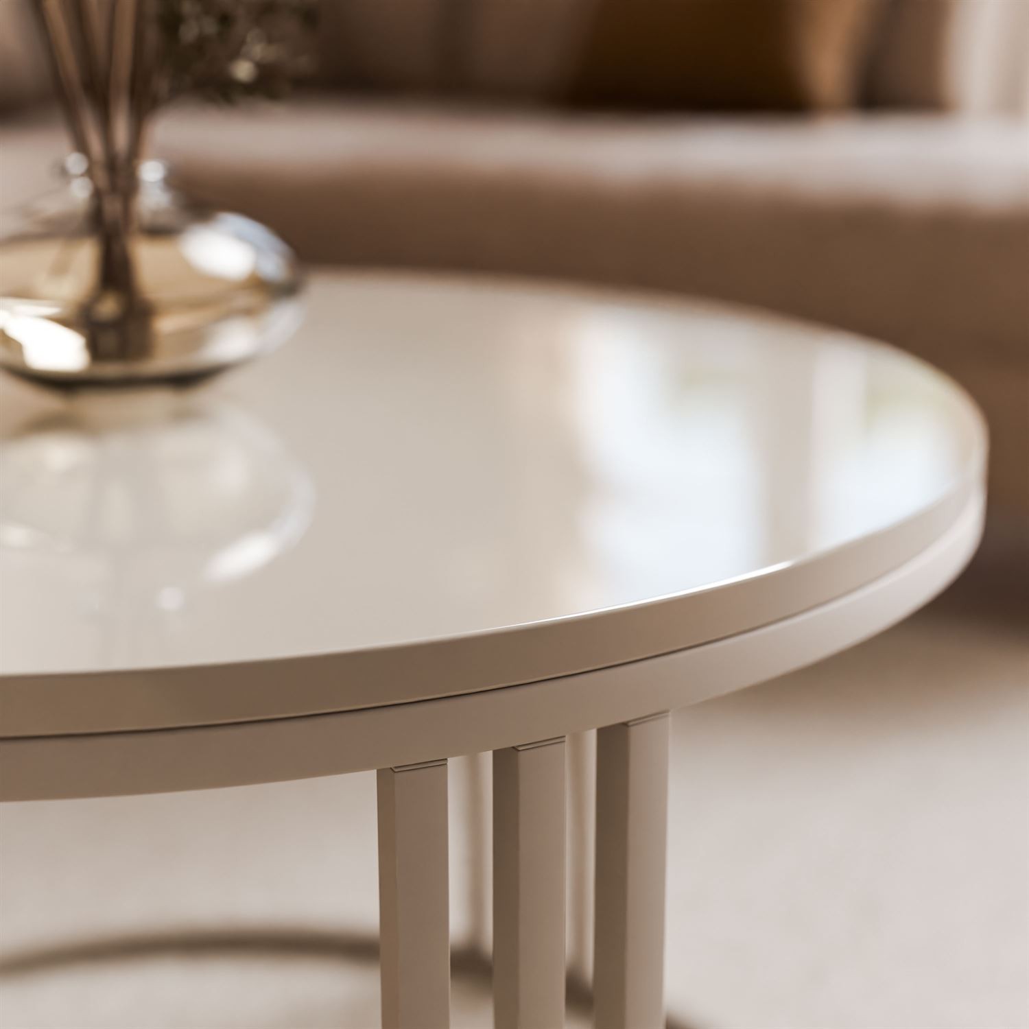 Okrągły stolik kawowy LORI połysk na kaszmirowym stelażu