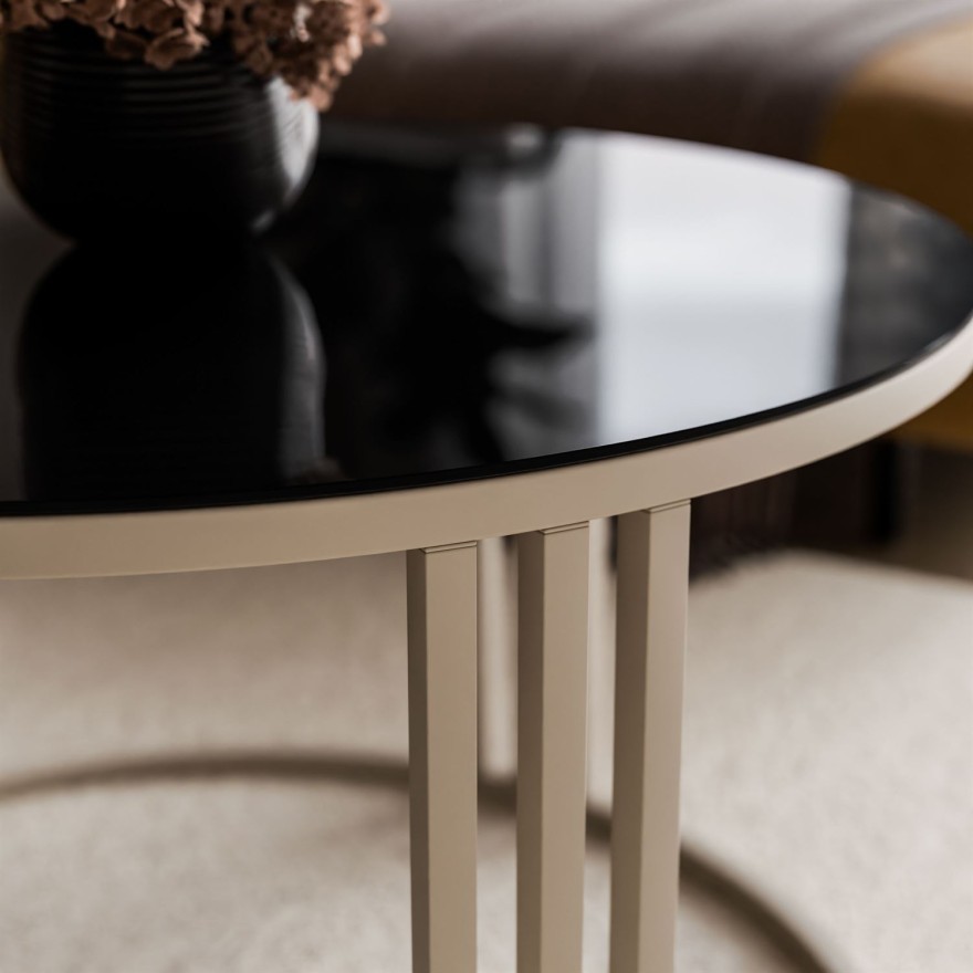 Okrągły stolik kawowy LORI GLASS na kaszmirowym stelażu