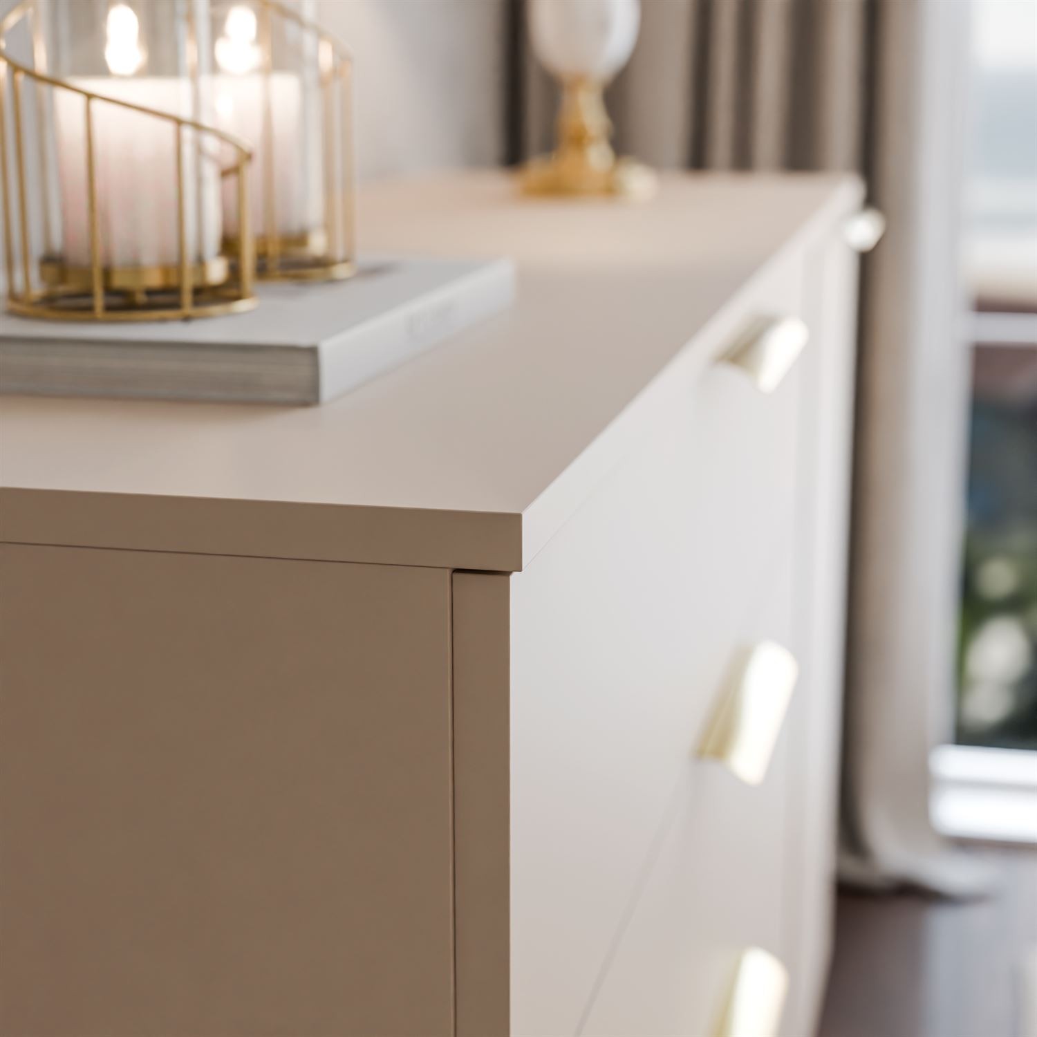 Komoda LINA KASZMIR 1D4S na wysokich nóżkach