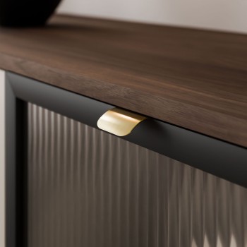 Komoda na nóżkach AUTUMN 2D1W z przeszklonym frontem