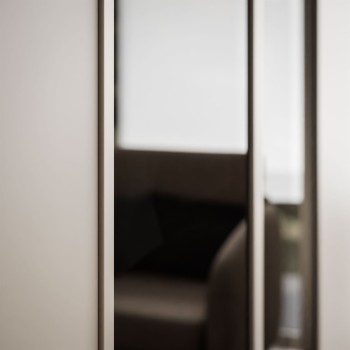 Czterodrzwiowa szafa ATRIUM II ze szklanym frontem