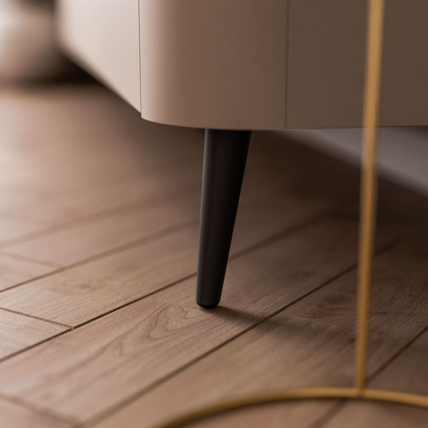 Szafka RTV CELESTE PUSH OPEN z oświetleniem na nóżkach