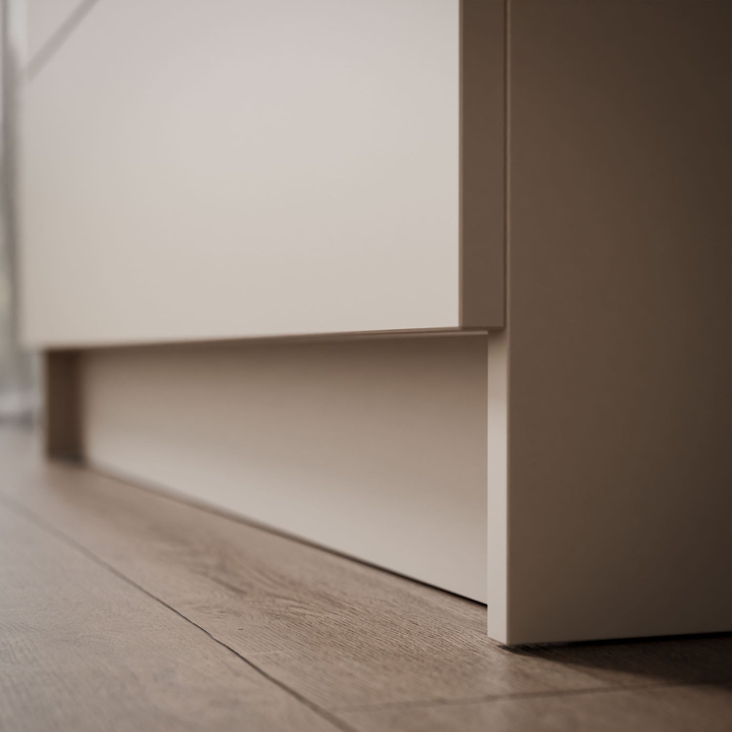 Szafa uchylna AUREL KASZMIR 2D2S z szufladami