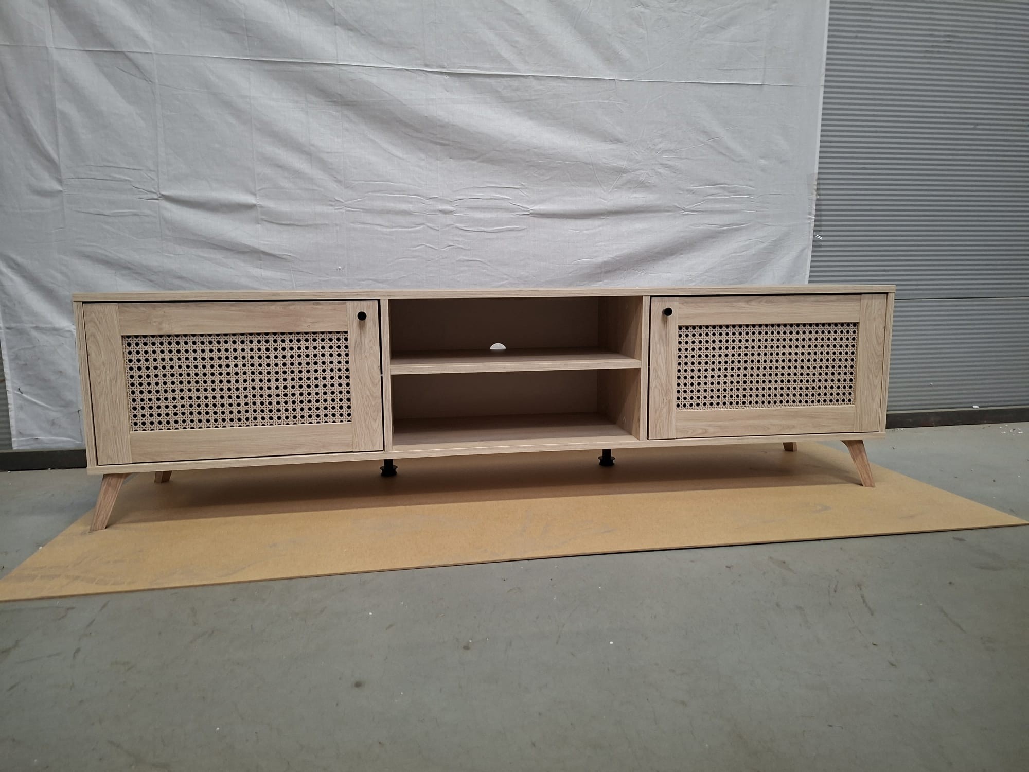 OUTLET Szafka RTV VIENNA 3D z plecionką wiedeńską