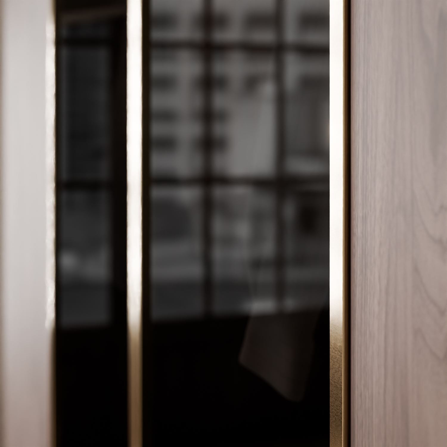 Czterodrzwiowa szafa ATRIUM GOLD ORZECH ze szklanym frontem